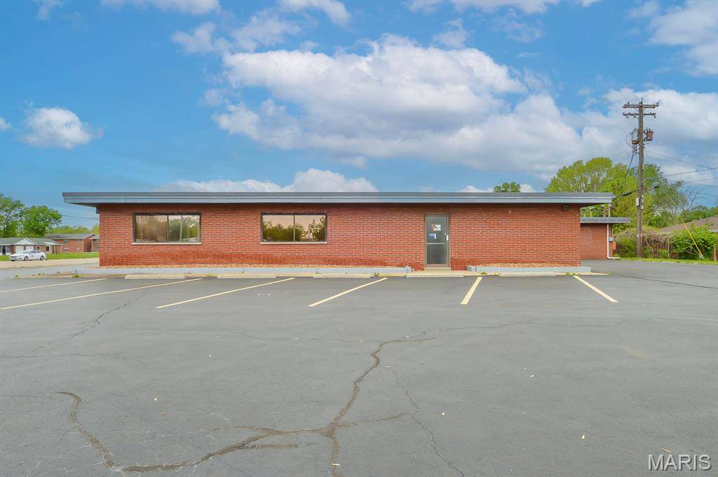 1801 N Belt W, Belleville, IL 62226