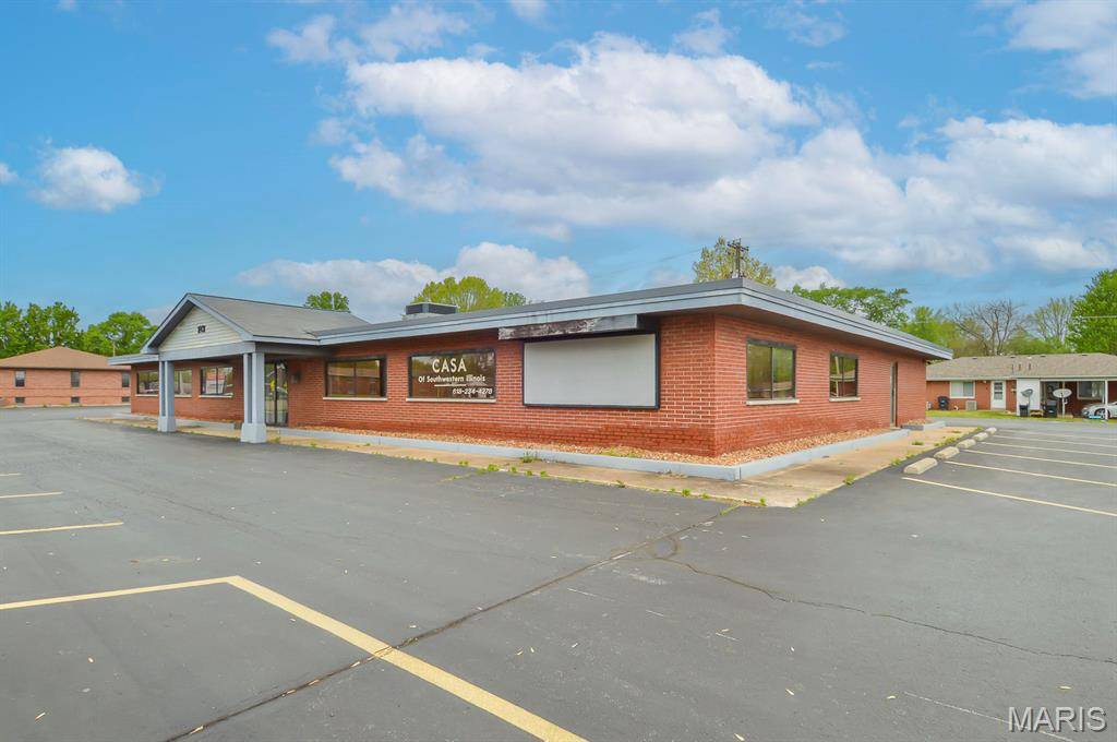 1801 N Belt W, Belleville, IL 62226
