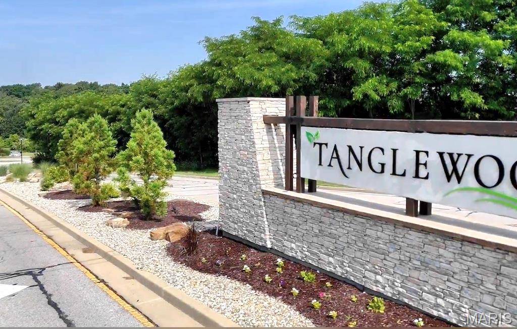 8037 Tahoe Ridge LN, Caseyville, IL 62232