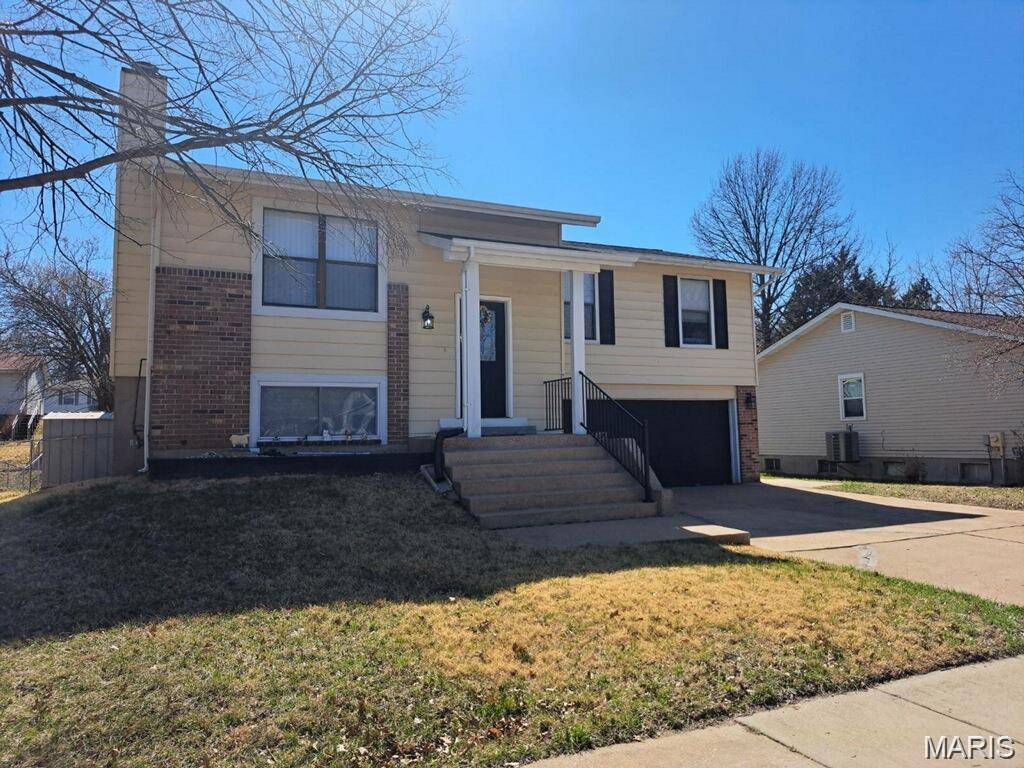 2336 Hempline CT, St Louis, MO 63129