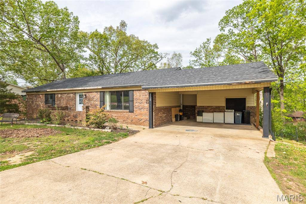 2010 Schweitzer DR, Poplar Bluff, MO 63901