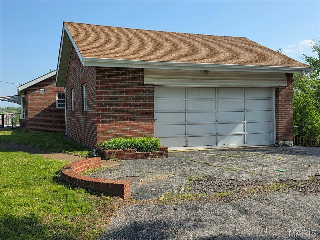 4448 Telegraph RD, St Louis, MO 63129