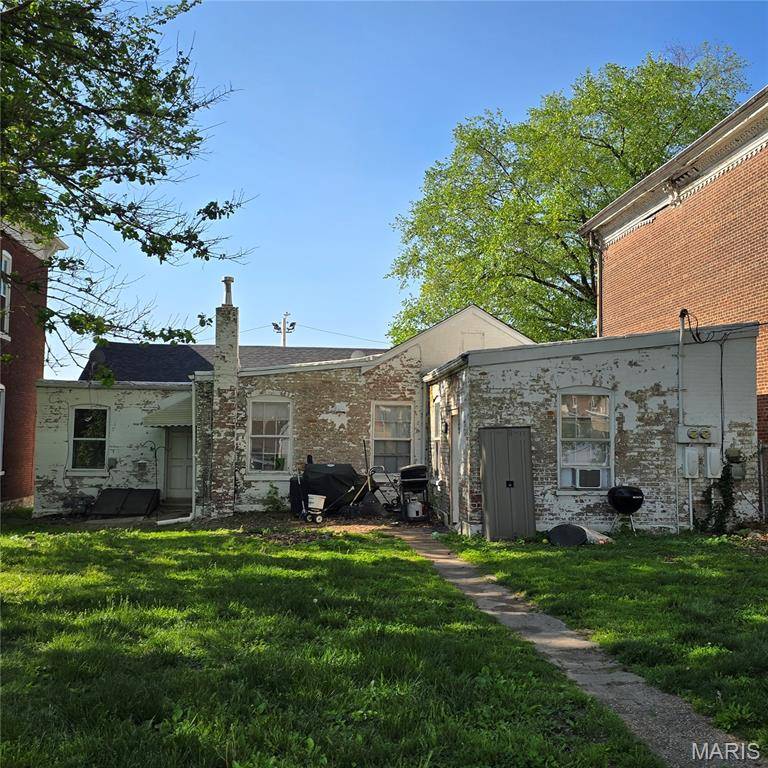 421 E A ST, Belleville, IL 62220