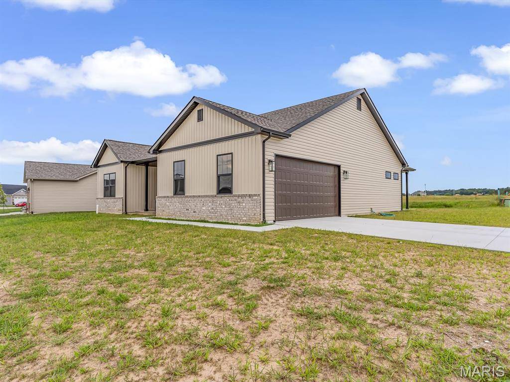 951 Forbs DR, Waterloo, IL 62298