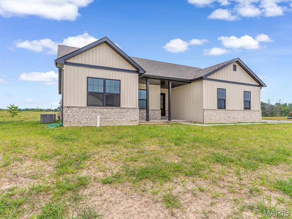 951 Forbs DR, Waterloo, IL 62298