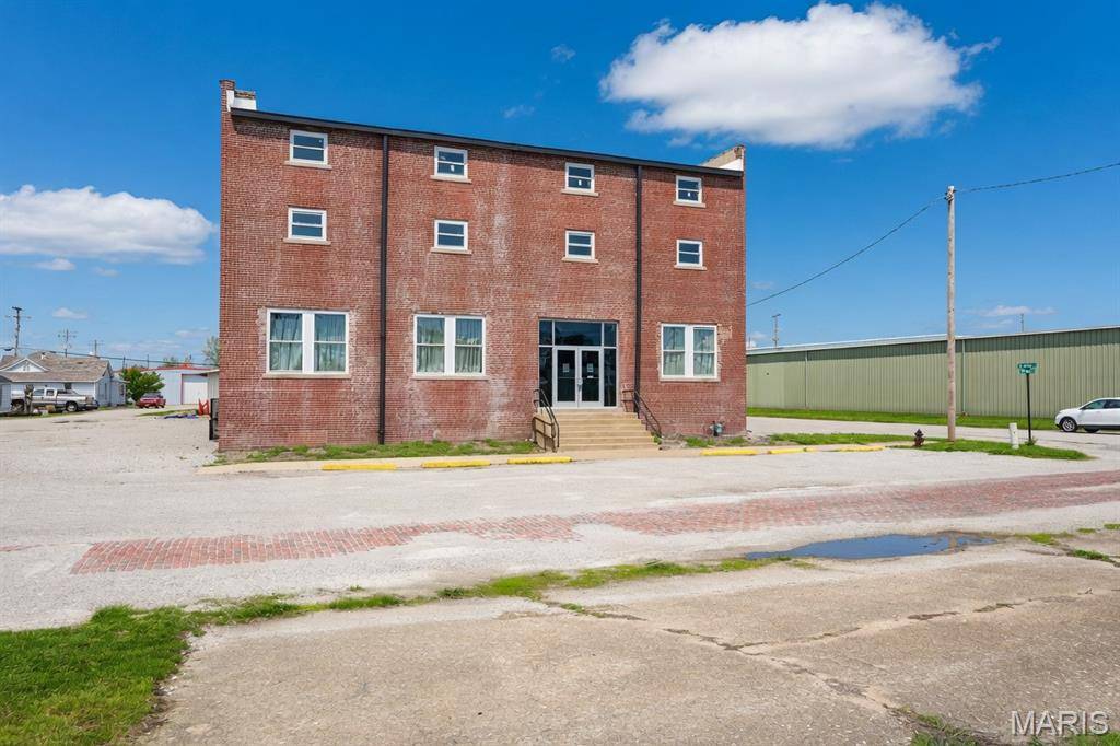 407 W Ryder ST, Litchfield, IL 62056
