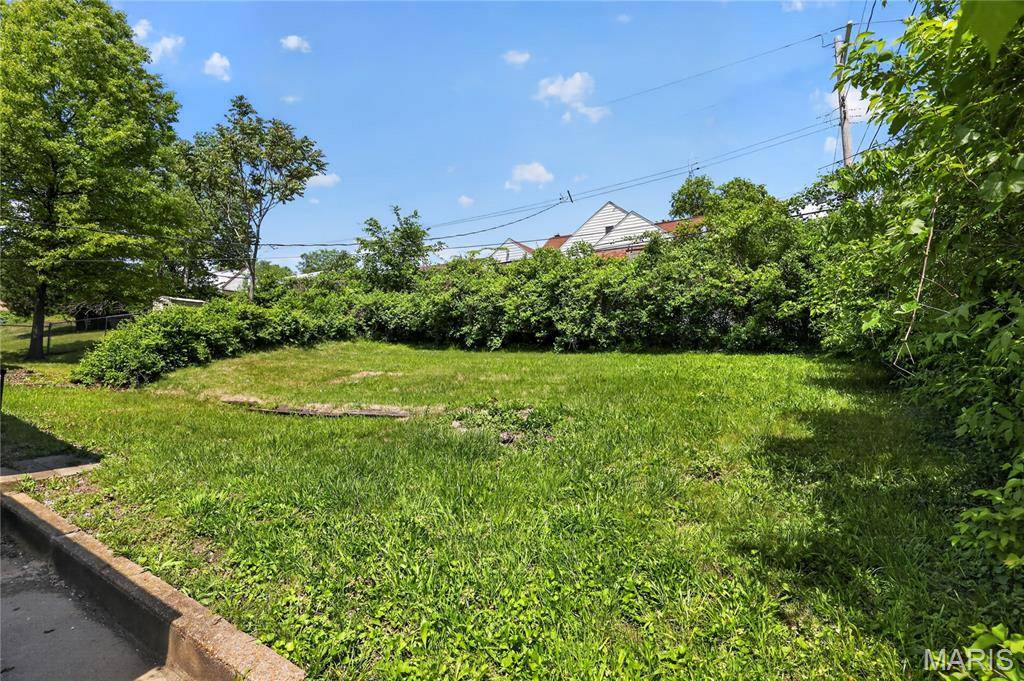 6929 Roland BLVD, St Louis, MO 63121