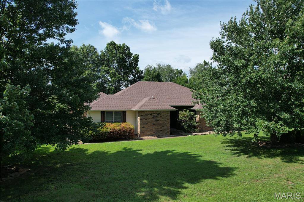324 Lantern LN, Lebanon, MO 65536