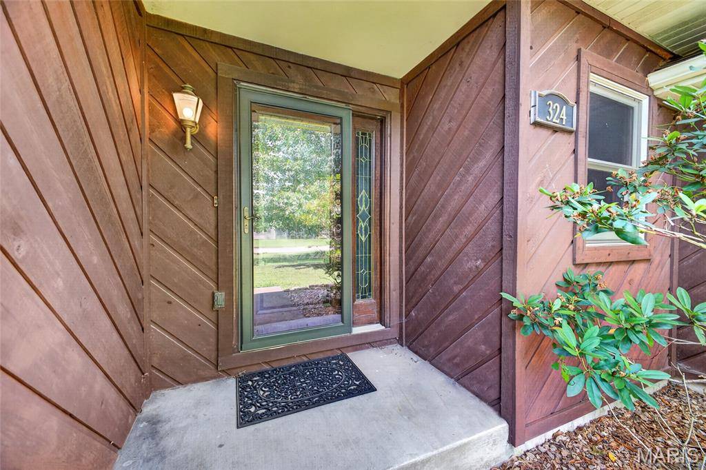324 Lantern LN, Lebanon, MO 65536
