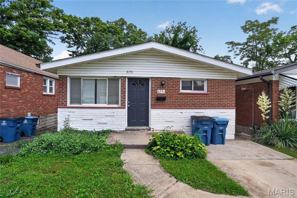 6751 Kenwood DR, St Louis, MO 63121