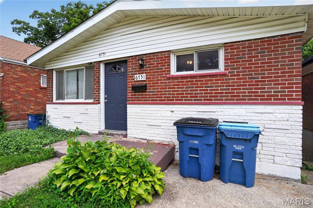 6751 Kenwood DR, St Louis, MO 63121