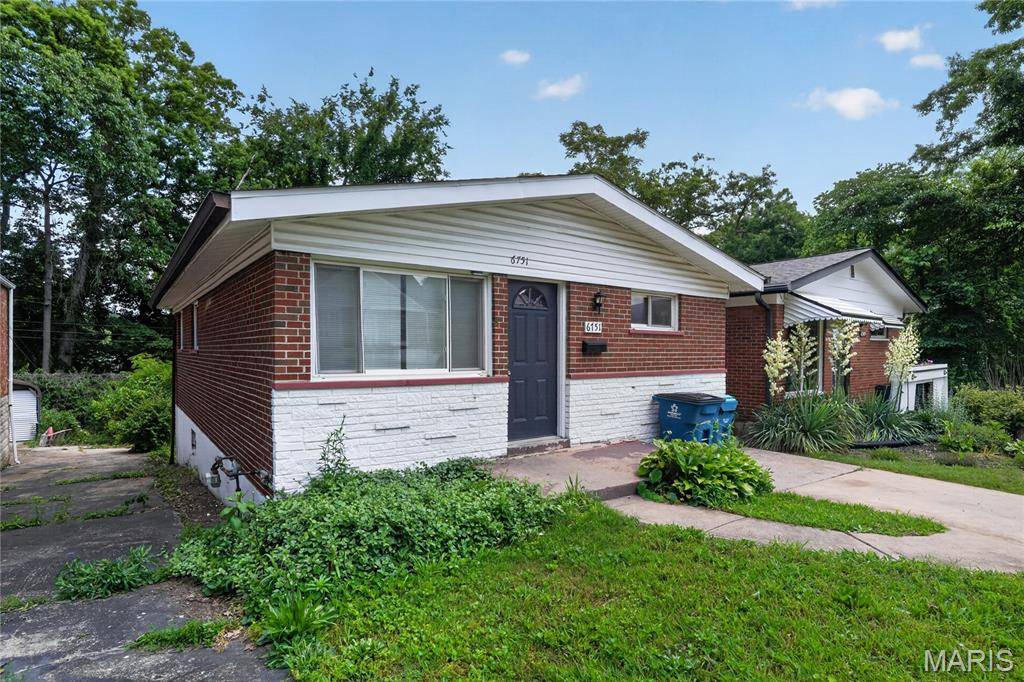6751 Kenwood DR, St Louis, MO 63121