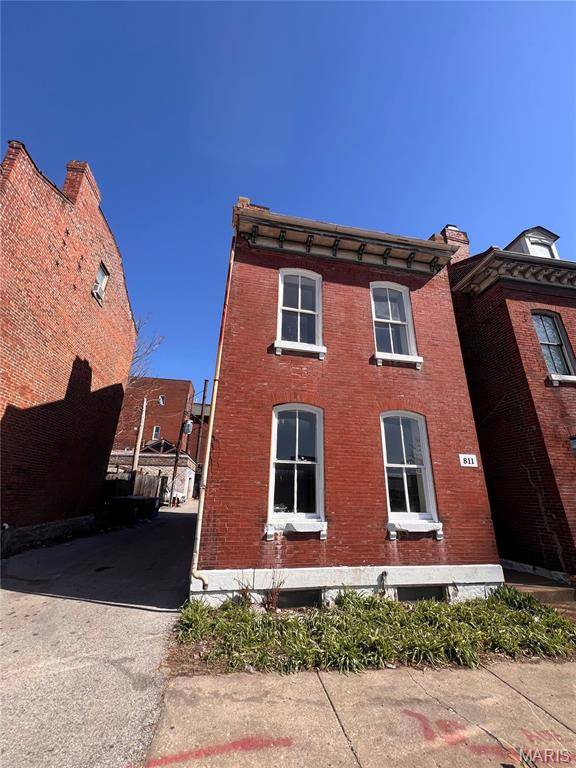 811 Russell BLVD, St Louis, MO 63104
