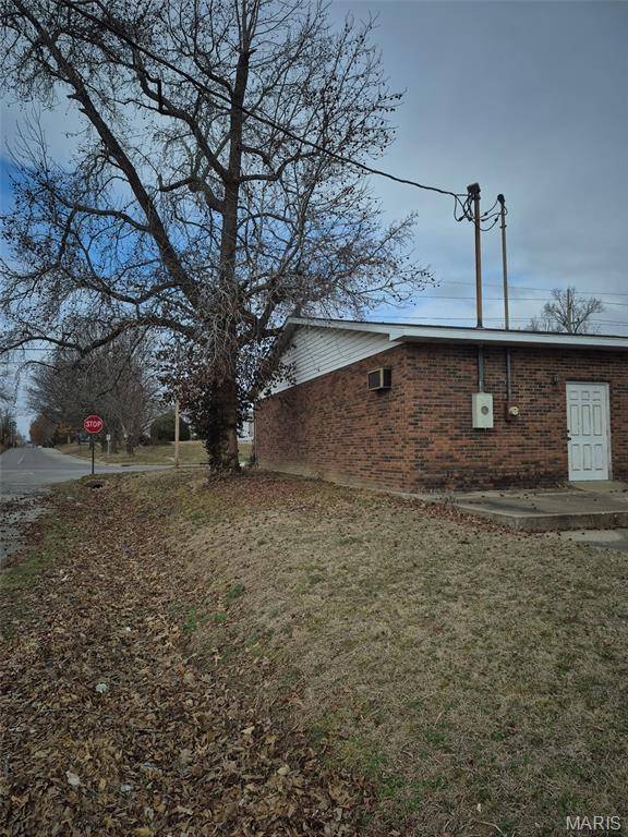 303 N Wall ST, Carbondale, IL 62901