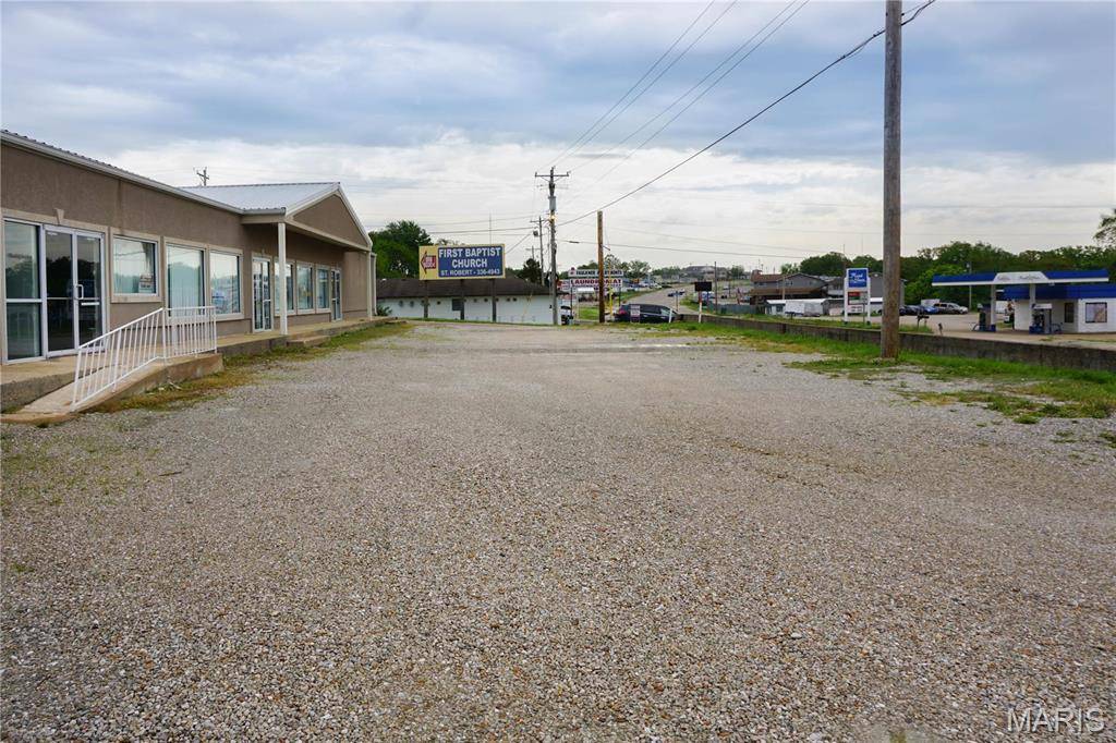 1126 Old Rte 66, St Robert, MO 65584