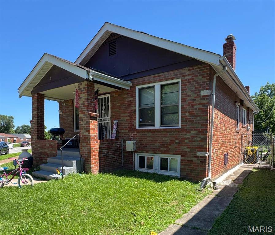 8526 Lowell, St Louis, MO 63147