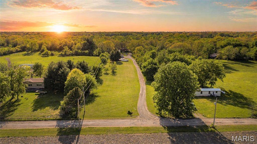 343 Prairie LN, Alton, IL 62002