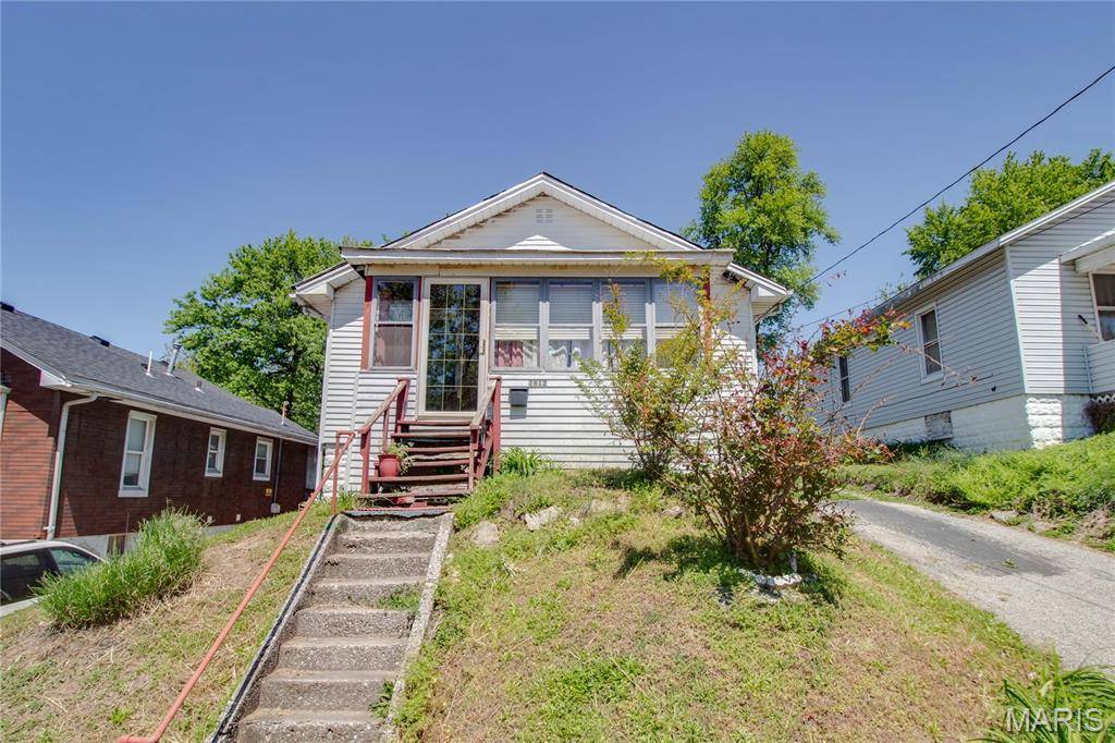 2612 Yager AVE, Alton, IL 62002