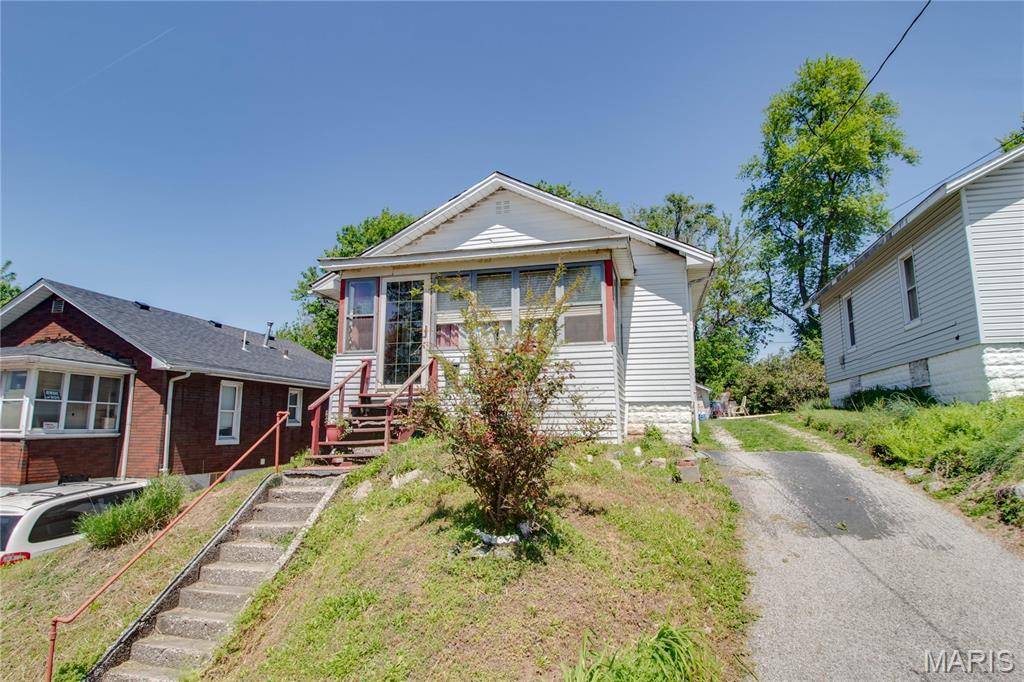 2612 Yager AVE, Alton, IL 62002