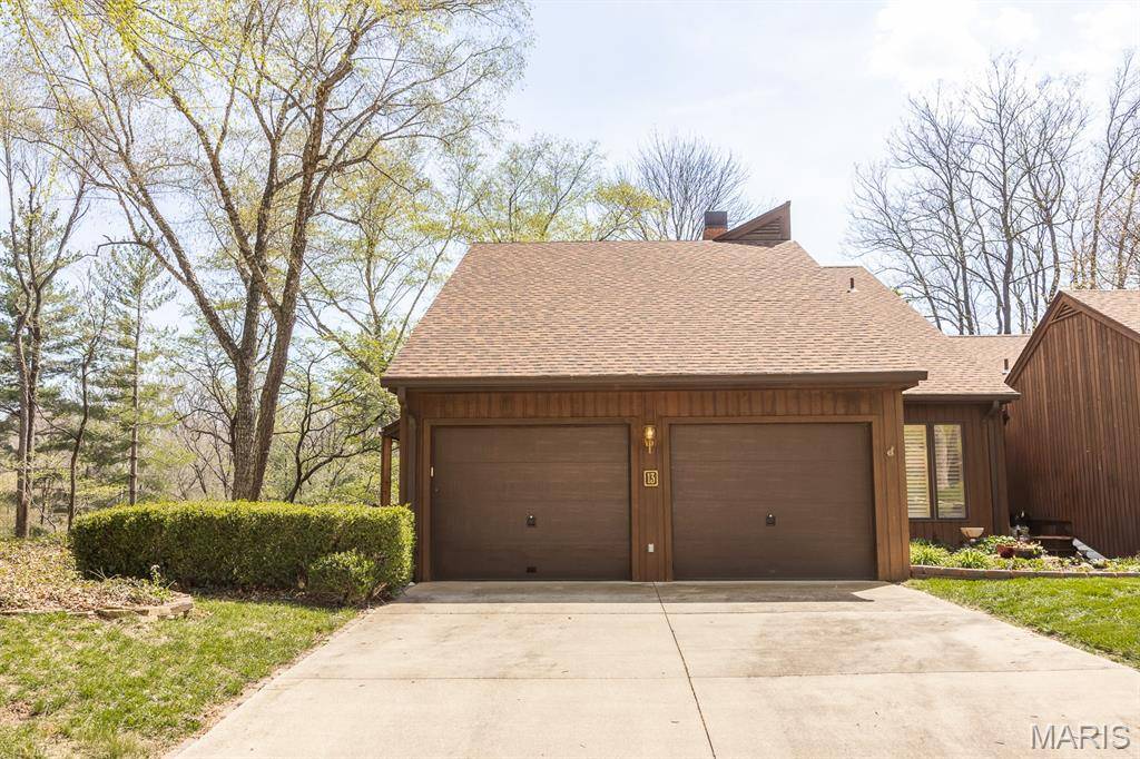 13 Tanewood CT, Belleville, IL 62223