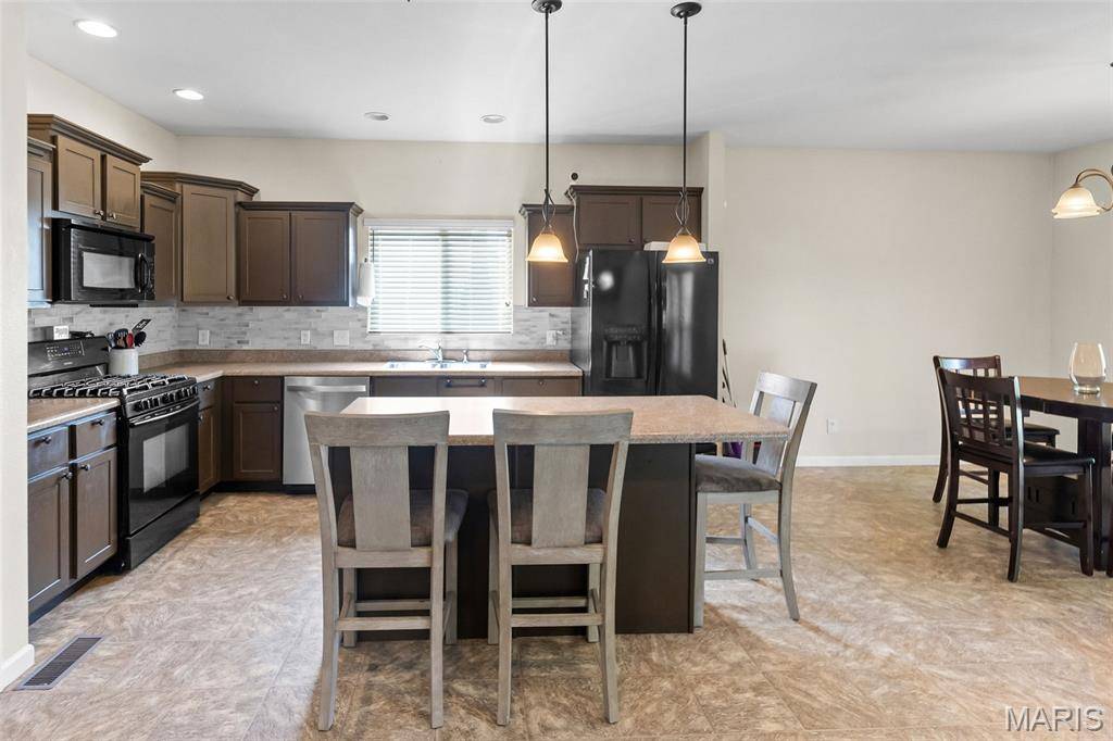 2648 Cheyenne Wells DR, Belleville, IL 62221