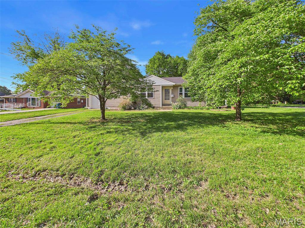 5 Saint Clair Lake DR, Swansea, IL 62226