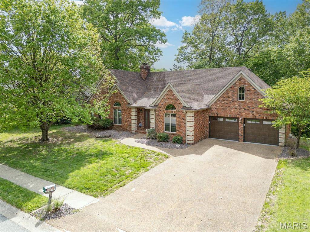 1005 Timberlake DR, Edwardsville, IL 62025