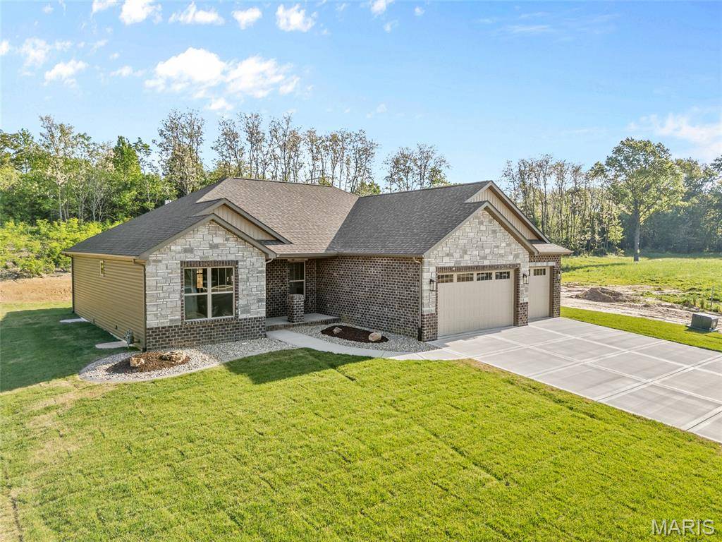 2947 Bluff Ridge CT, Maryville, IL 62062
