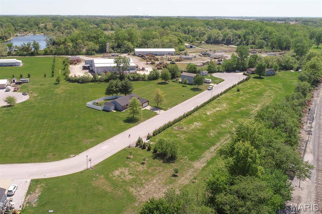 813 Mariana CT, New Athens, IL 62264