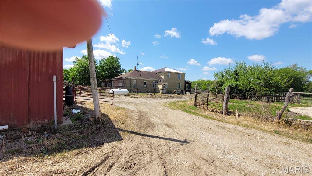 78 Frank Lane, Hillsboro, IL 62049