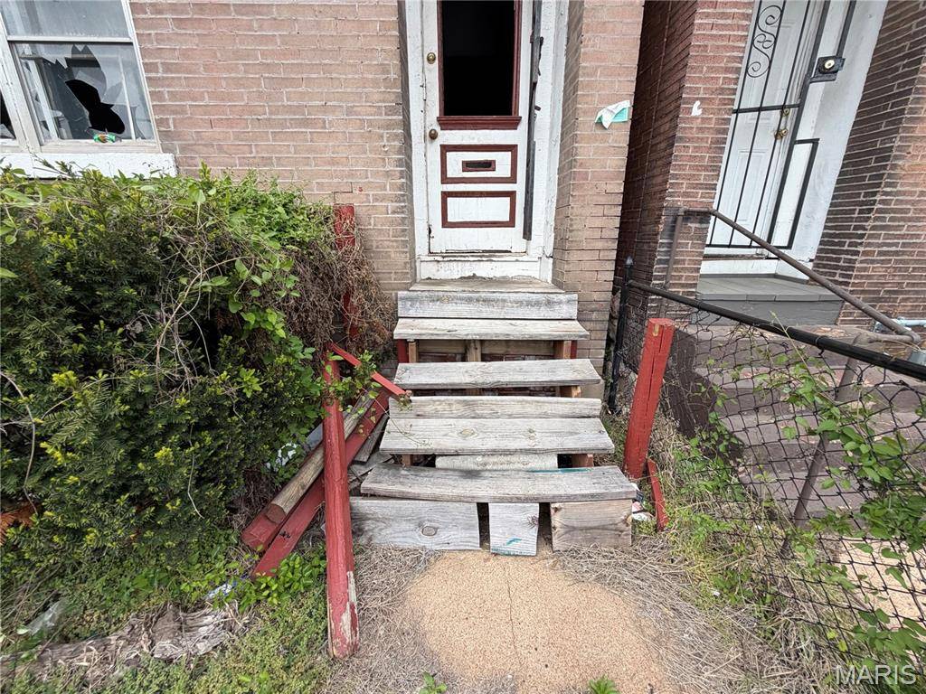 4923 Suburban Tracks ST, St Louis, MO 63108