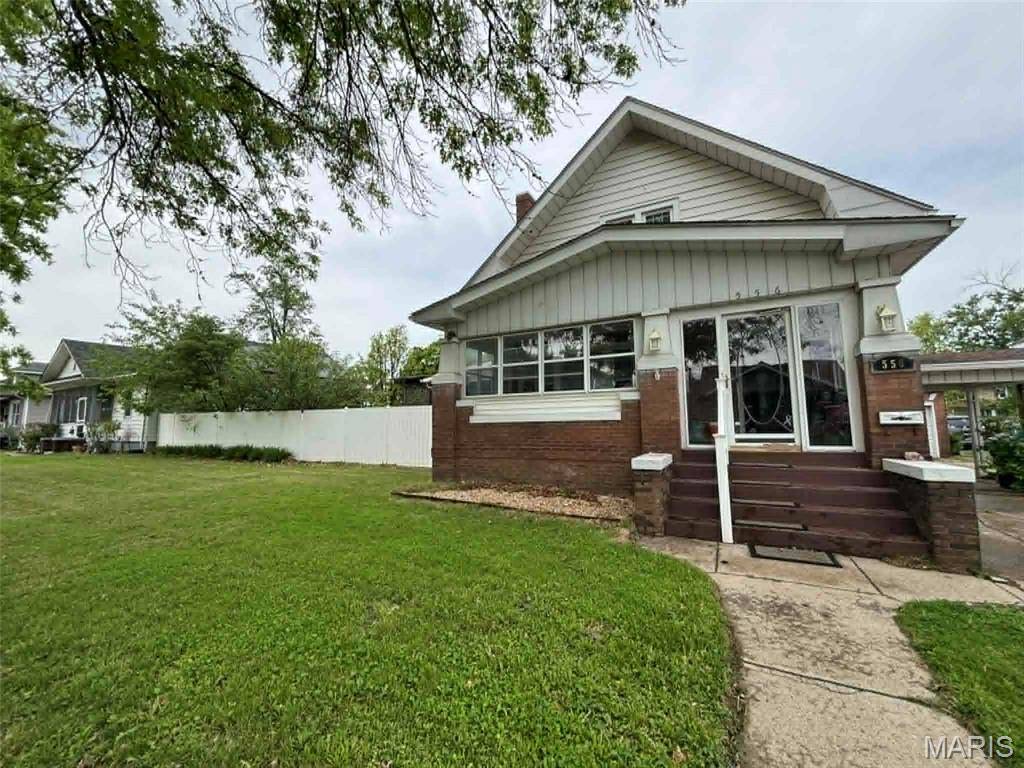 556 Whitelaw AVE, Wood River, IL 62095