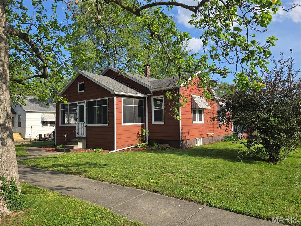 310 E South AVE, Greenville, IL 62246