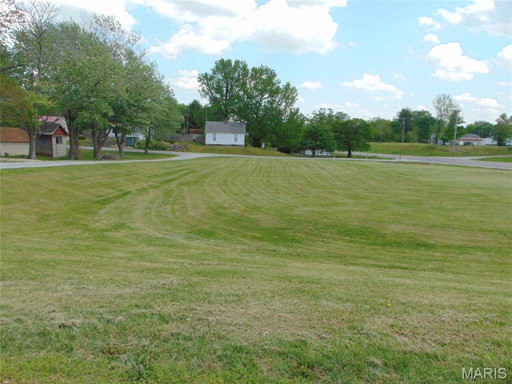 201 E KNAUER ST E, Ava, IL 62907