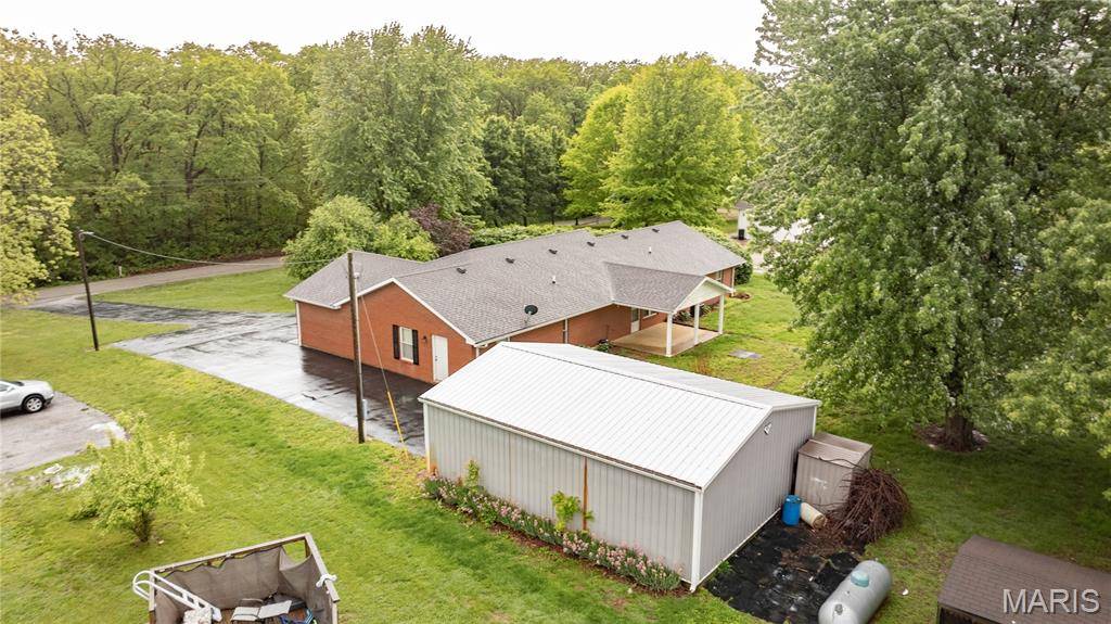 31822 Irish LN, Brighton, IL 62012