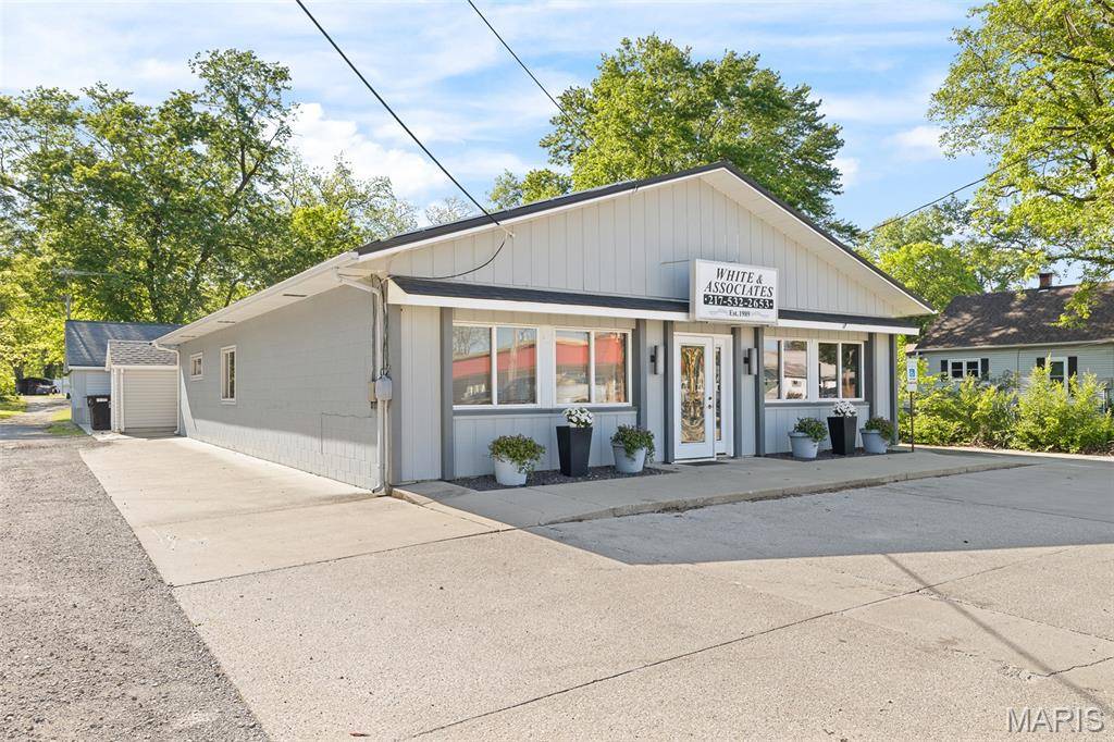 1122 Vandalia RD, Hillsboro, IL 62049