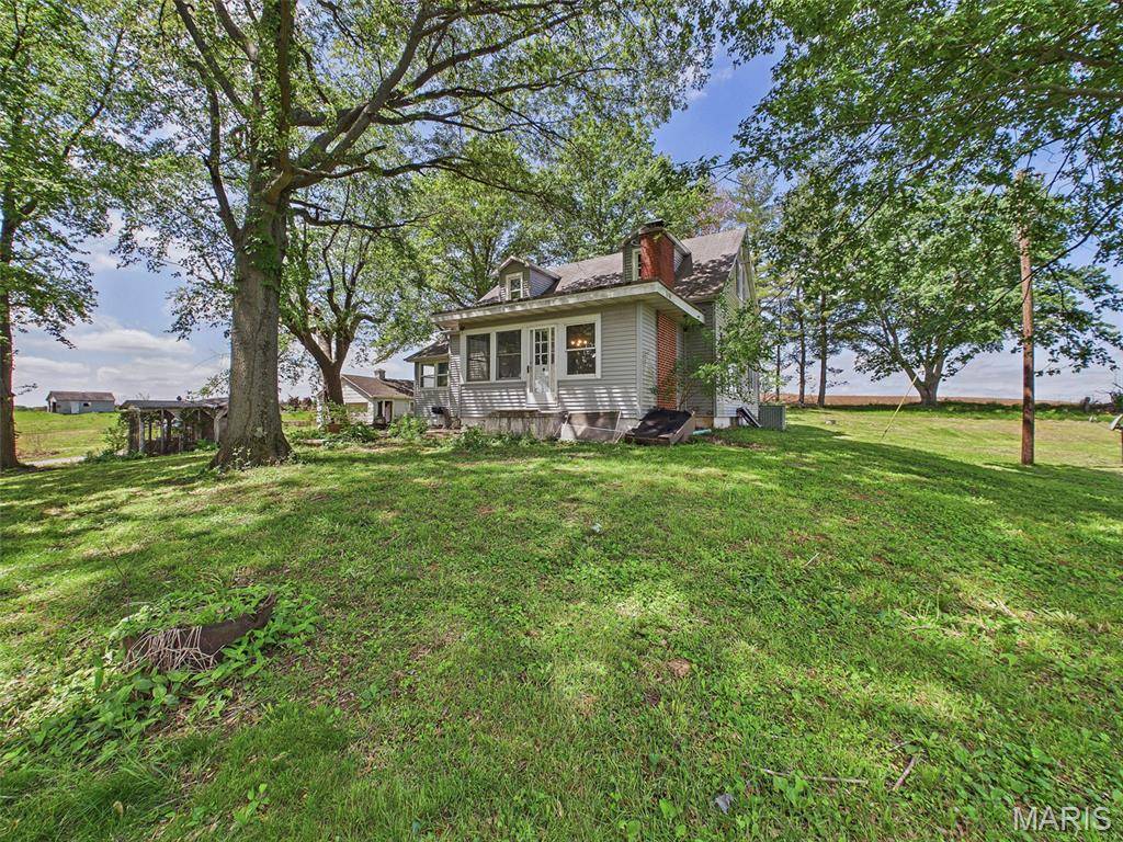 3941 Gun Club RD, New Athens, IL 62264