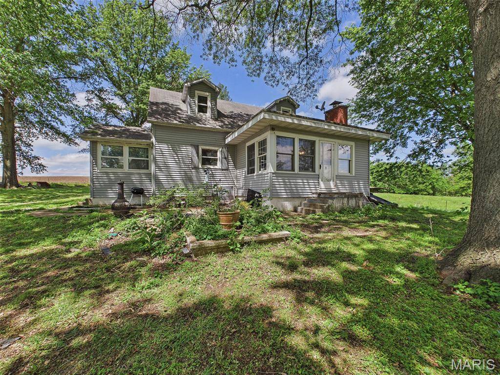3941 Gun Club RD, New Athens, IL 62264