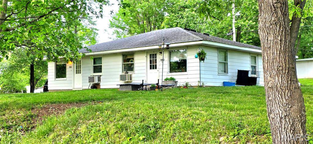 7002 Hayton School RD, Carbondale, IL 62902