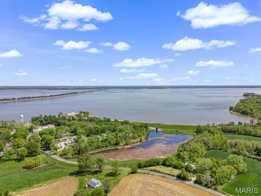21515 4th ST, Keyesport, IL 62253