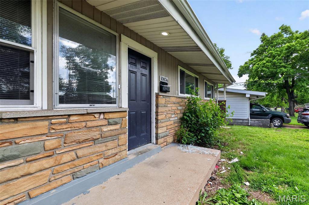 10836 Hallstead DR, St Louis, MO 63136