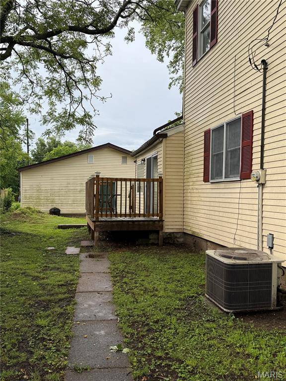 110 S 18th ST, Belleville, IL 62226