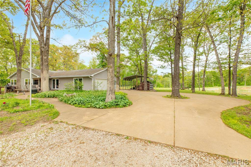 222 Prairietown RD, Dorsey, IL 62021