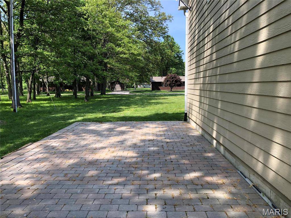 9 Teal DR, Carlyle, IL 62231