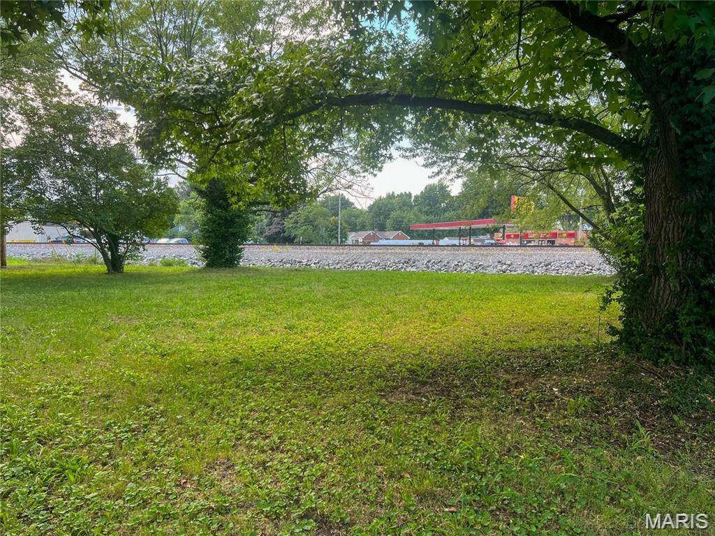 200 EDWARDS ST, Staunton, IL 62088