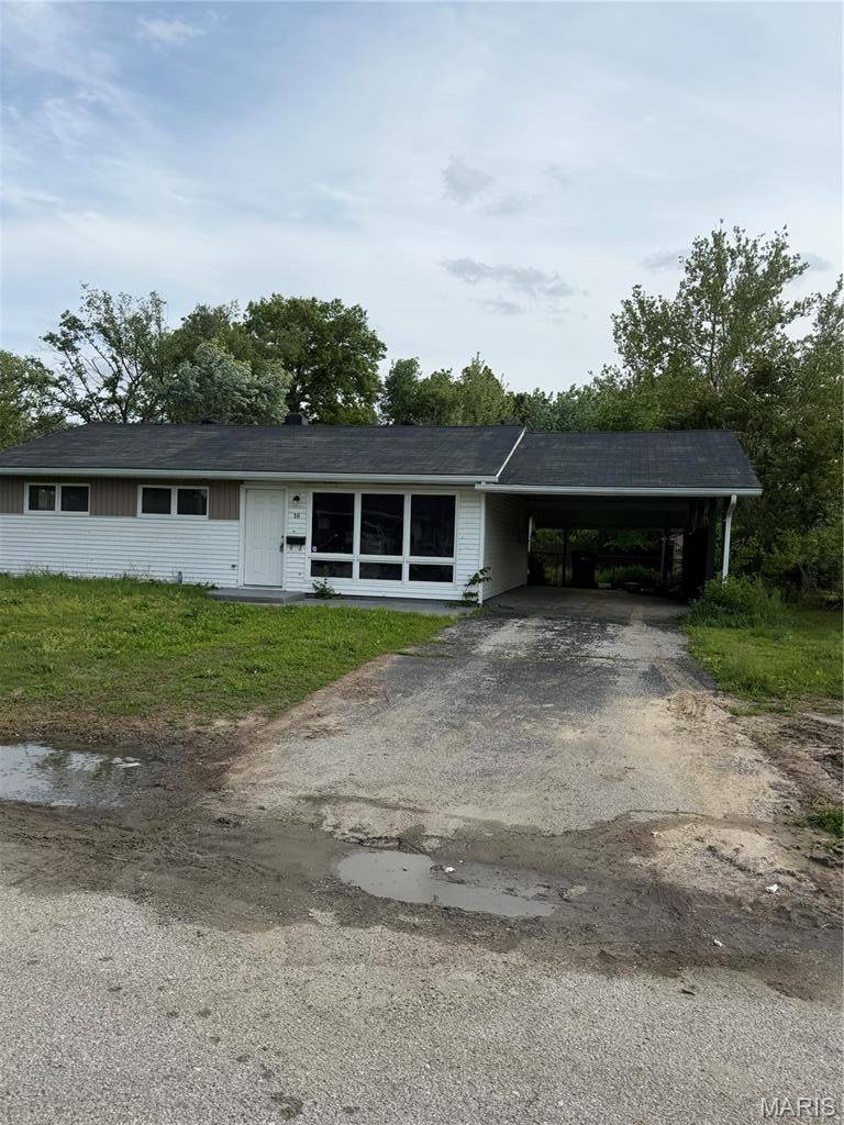 18 Melvin DR, Cahokia, IL 62206