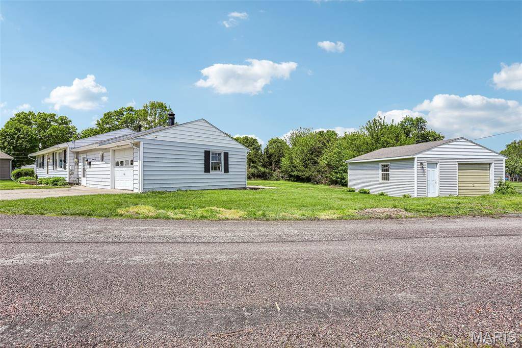 1909 N Jackson ST, Litchfield, IL 62056