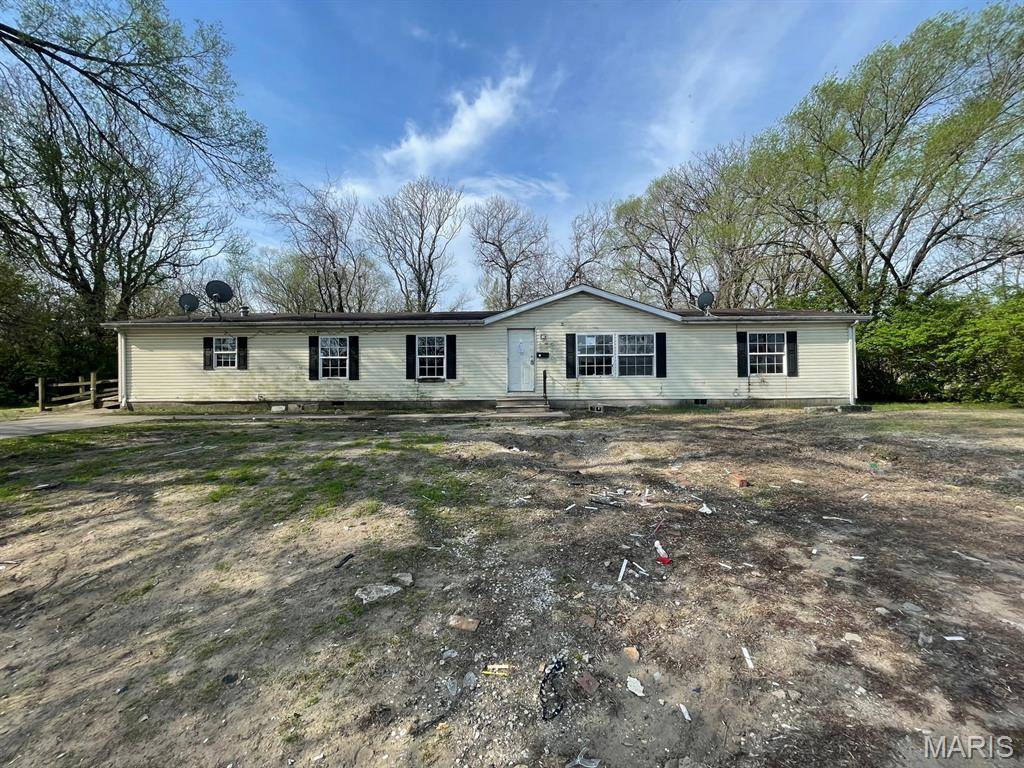 1918 Boismenue AVE, East St Louis, IL 62207