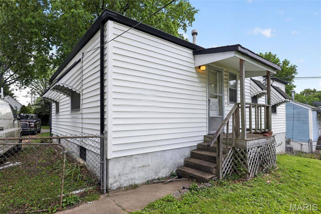 1941 Farrell DR, St Louis, MO 63133