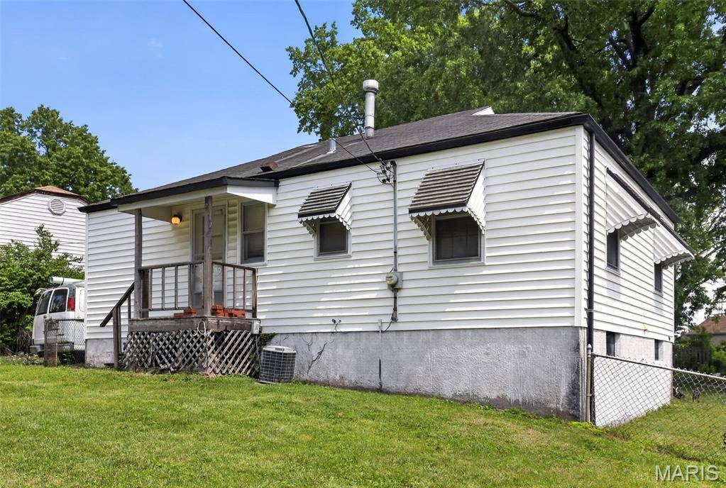 1941 Farrell DR, St Louis, MO 63133